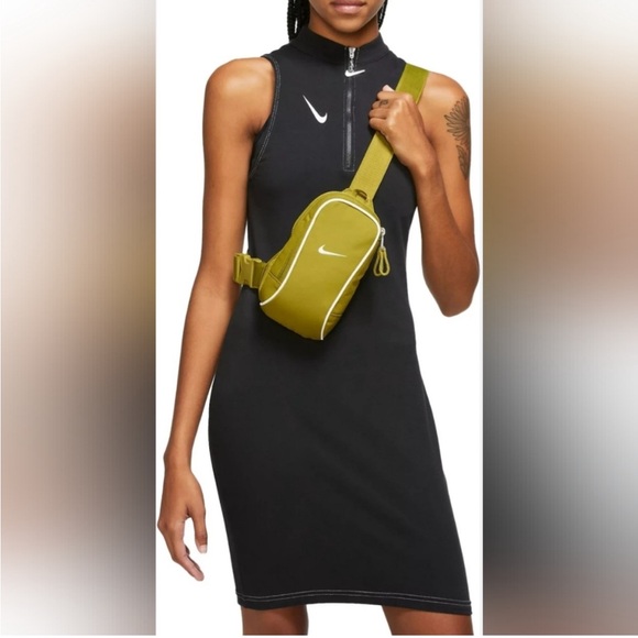 Nike Handbags - Nike Crossbody Bag
